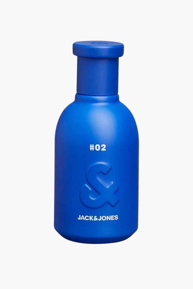 Blauw parfum van ACCESSORIES BY JACK & JONES, met een reliëf logo en de aanduiding #02, staand op een witte achtergrond.
