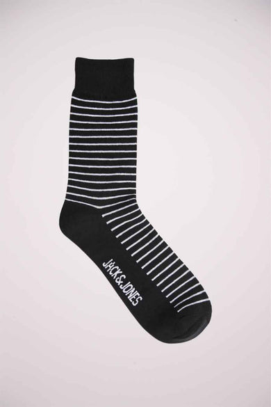 Chaussettes noires de ACCESSORIES BY JACK & JONES, avec des rayures horizontales blanches sur toute la chaussette.