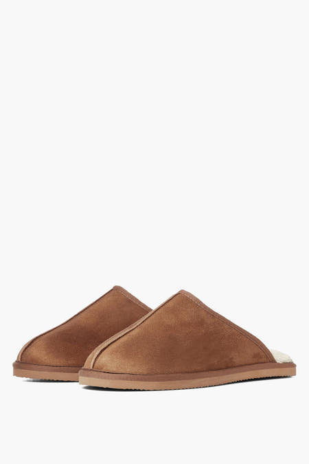 Chaussons beige d'ACCESSORIES BY JACK & JONES, avec une doublure douce et une semelle plate.