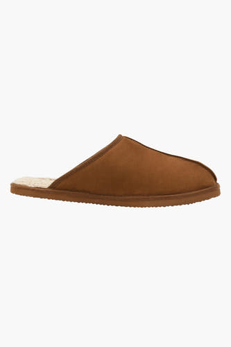 Chaussure de pieds brune d'ACCESSORIES BY JACK & JONES, avec une doublure crème et une semelle rayée, en vue latérale.