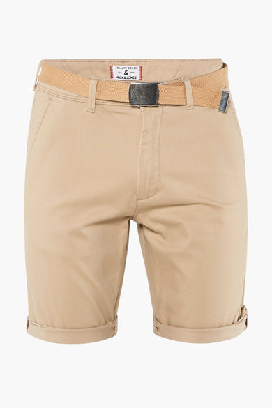 Short beige de JACK & JONES JEANS INTELLIGENCE, with a belt and rolled-up jeans.