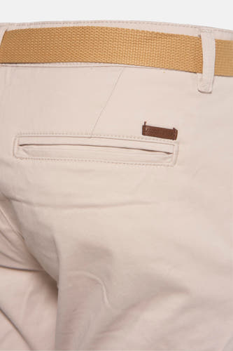 Short beige de JACK & JONES JEANS INTELLIGENCE, avec ceinture et poche arrière détail.