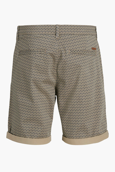 Bermuda beige de JACK & JONES JEANS INTELLIGENCE avec un motif graphique subtil et des jambes repliées.