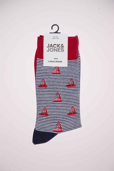 Rode sokken van ACCESSORIES BY JACK & JONES met blauw-witte strepen en rode zeilbootjes.