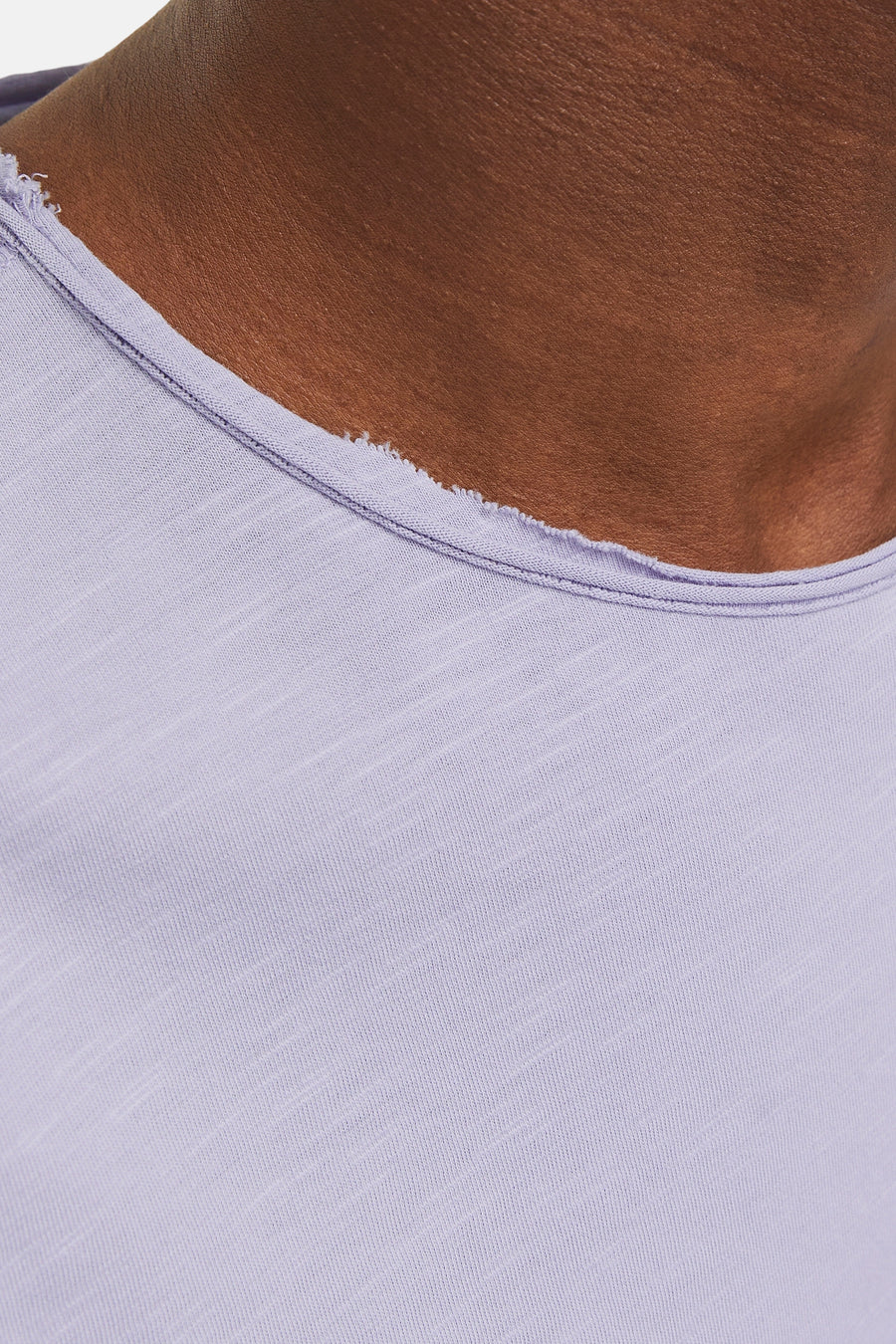 Paars T-shirt met korte mouwen van CORE BY JACK & JONES, met een gerafelde halslijn.