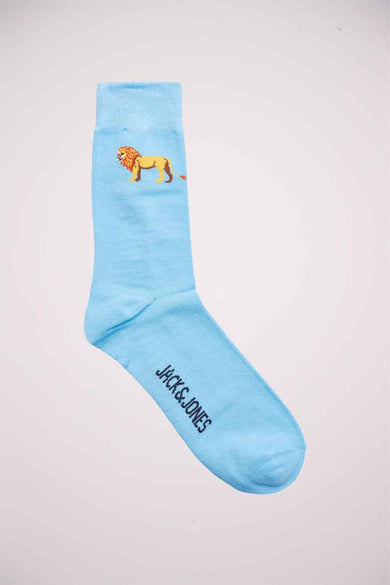 Blauw paar sokken van ACCESSORIES BY JACK & JONES met een leeuw en logo.