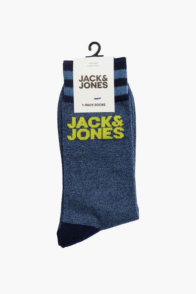 Blauwe sokken van ACCESSORIES BY JACK & JONES, met gestreepte bovenkant en merklogo in felgeel.
