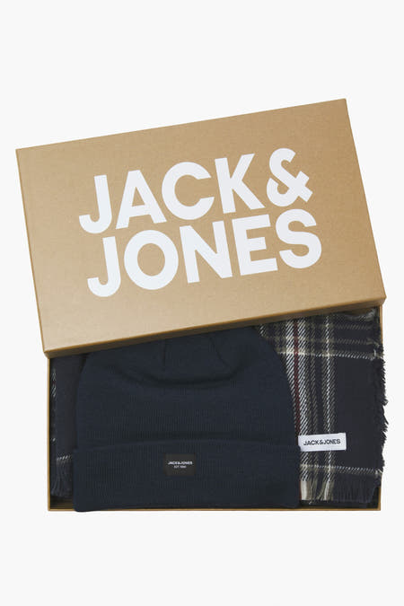 Casquette bleue d'ACCESSORIES BY JACK & JONES, avec un étiquette subtile sur le bord replié.