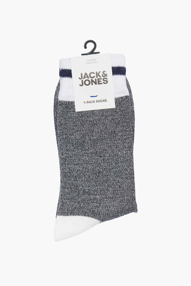 Blauwe sokken van ACCESSORIES BY JACK & JONES, met een wit hiel en teen en donkerblauwe strepen bovenaan.
