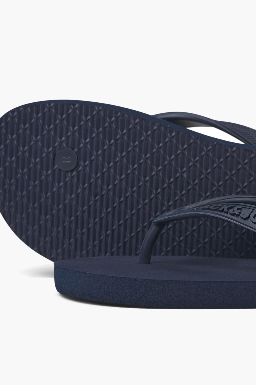 Tongs bleus de ACCESSORIES BY JACK & JONES, avec un motif texturé sur la semelle.