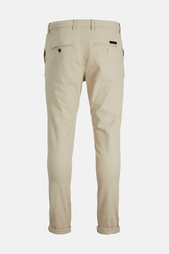 Chino beige de JACK & JONES JEANS INTELLIGENCE, avec poches arrière et ourlets roulés.