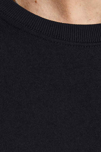 Gilet noir de CORE BY JACK & JONES, avec col rond et col en côtes.