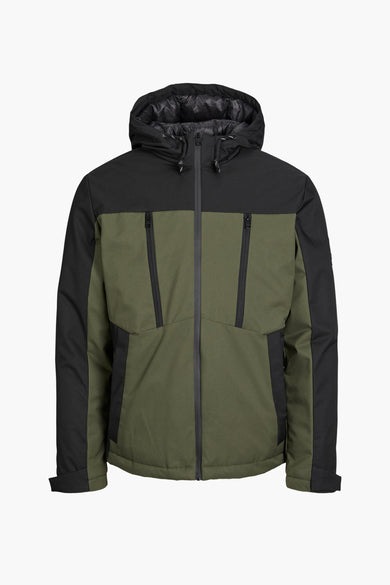Veste verte de CORE BY JACK & JONES avec des accents noirs, capuche et fermeture éclair.
