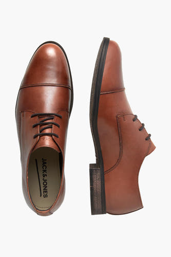 Chaussures marron d'ACCESSORIES BY JACK & JONES, vues de dessus et de côté.