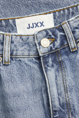 Jean large en denim bleu moyen de JJXX, avec des coutures et un label de marque sur le haut.