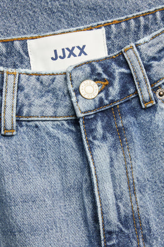 Jean large denim bleu moyen de JJXX, avec des coutures dorées et un détail de marque sur le bouton.