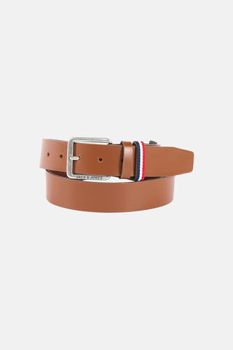 Ceinture marron en cuir de ACCESSORIES BY JACK & JONES, avec une boucle argentée et des accents rouges, blancs et bleus.