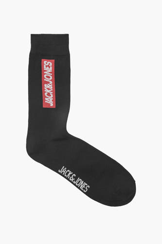 Chaussettes noires de ACCESSORIES BY JACK & JONES, avec logo rouge et crochet d'emballage.