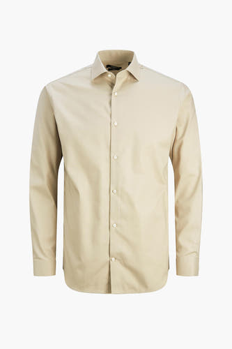 Chemise beige à manches longues de PREMIUM by JACK & JONES, avec fermeture à boutons sur un fond blanc.