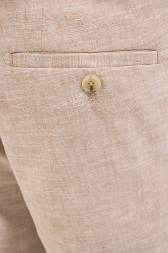 Beige linnen broek met zak en knoop.
