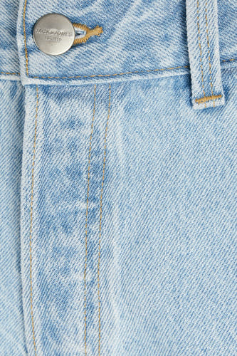 Jean en denim bleu clair large de Jack & Jones Jeans Intelligence, avec des surpiqures et une fermeture à glissière contrastantes.