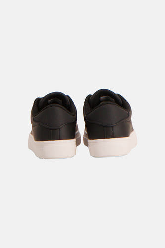 Baskets noires avec semelle blanche de ACCESSORIES BY JACK & JONES, vue arrière avec talon texturé.