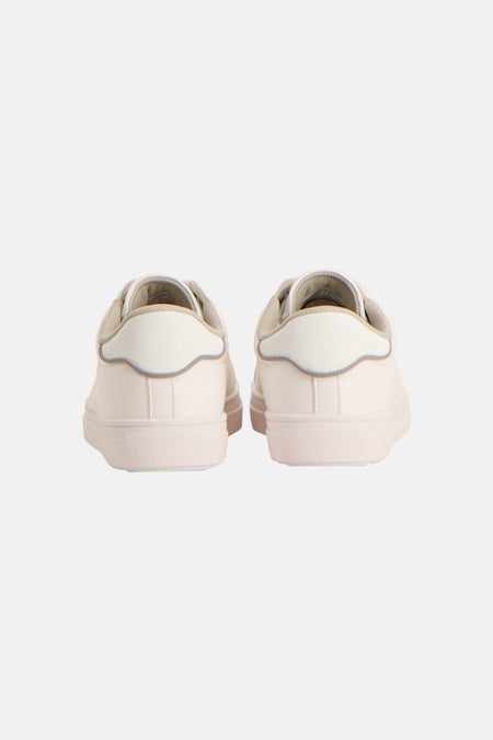 Baskets de couleur crème de ACCESSORIES BY JACK & JONES, vue arrière, avec des accents gris clair sur le contrefort.