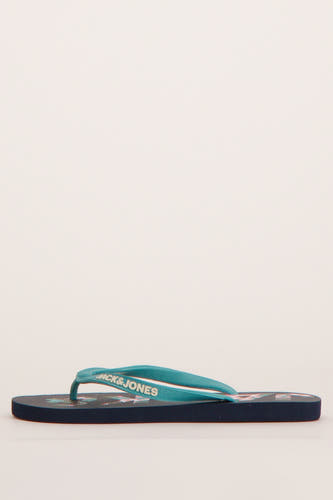 Blauwe slippers van ACCESSORIES BY JACK & JONES, met blauwgroene bandjes en grafische patronen.