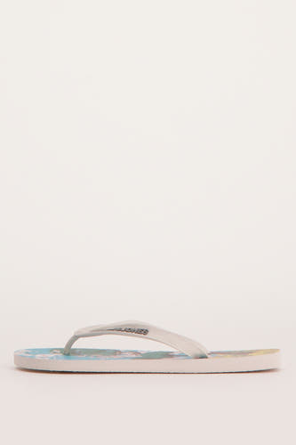 Chaussons multicolores d'ACCESSORIES BY JACK & JONES avec une impression audacieuse.