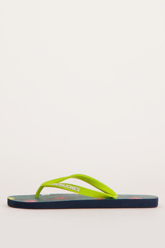 Blauwe slippers van ACCESSORIES BY JACK & JONES met groene bandjes en tropische print.
