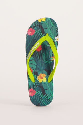 Chaussons bleus d'ACCESSORIES BY JACK & JONES avec un motif de fleurs et de feuilles tropicales.