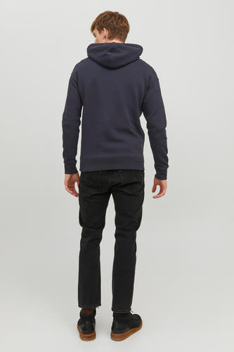 Pull-over bleu avec capuche d'ORIGINALS BY JACK & JONES, vu de dos, associé à un jean noir et des chaussures en cuir suédé.