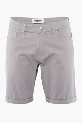 Short gris de JACK & JONES JEANS INTELLIGENCE, avec des poches arrière et des jambes relevées.