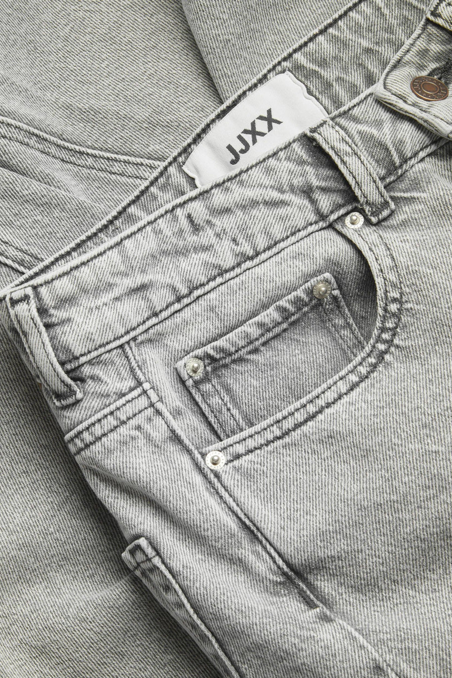 Grijze JJXX jeans, close-up.
