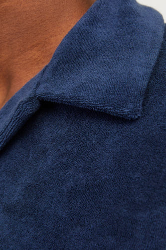 Chemise bleue à manches courtes de PREMIUM by JACK & JONES, avec une texture terry et un détail de col.