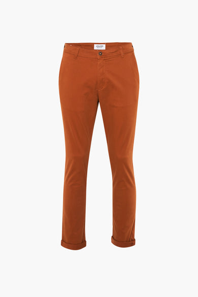 Chino marron de JACK & JONES JEANS INTELLIGENCE avec ourlets retroussés et fermeture à boutons.
