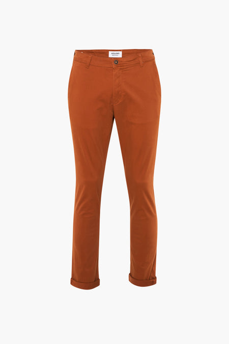 Chino marron de JACK & JONES JEANS INTELLIGENCE avec ourlets retroussés et fermeture à boutons.