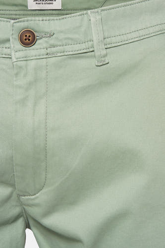 Chino vert de JACK & JONES JEANS INTELLIGENCE, avec un nœud et une boucle marron.