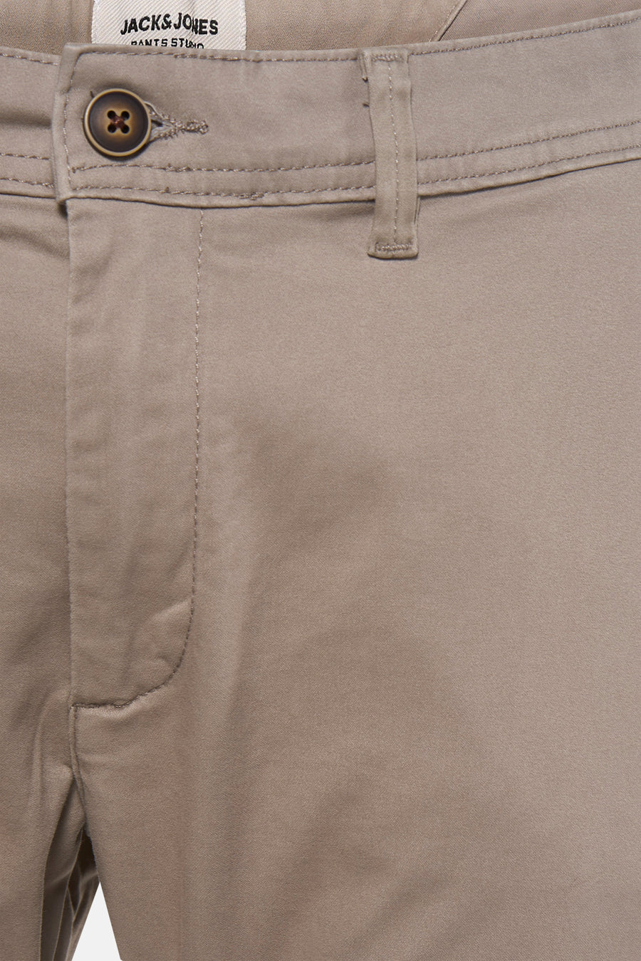 Chino beige de JACK & JONES JEANS INTELLIGENCE, avec une fermeture à boutons et des passants de ceinture.