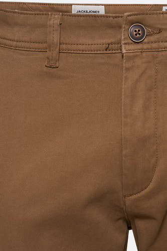 Jean chino marron de JACK & JONES JEANS INTELLIGENCE, avec une fermeture à gliss et des passants.