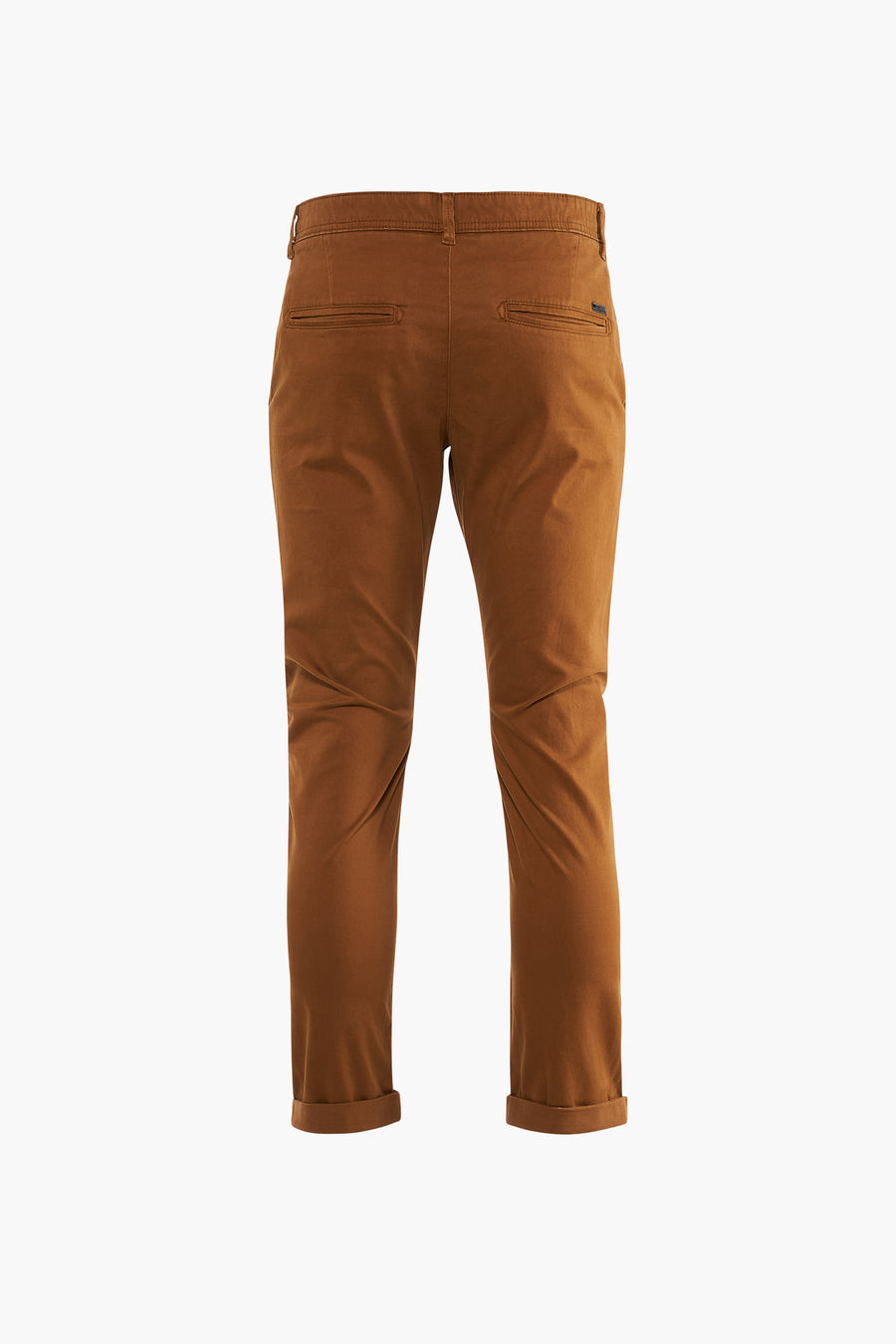 Chino de couleur cognac de JACK & JONES JEANS INTELLIGENCE, avec poches arrière et jambes retroussées, dos.