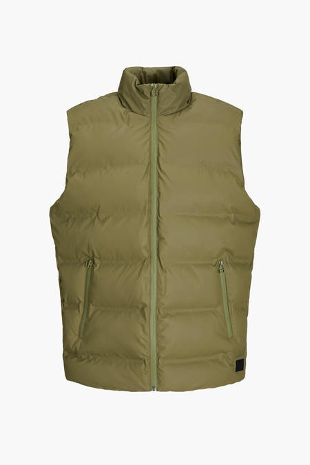 Gilet vert de CORE BY JACK & JONES, avec col montant, fermeture éclair et poches à fermeture éclair.