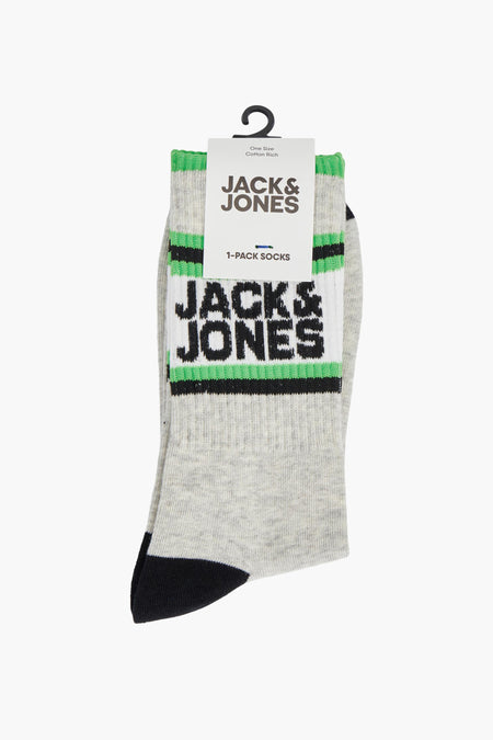 Grijze sokken van ACCESSORIES BY JACK & JONES, met zwarte en groene strepen en merklogo.

