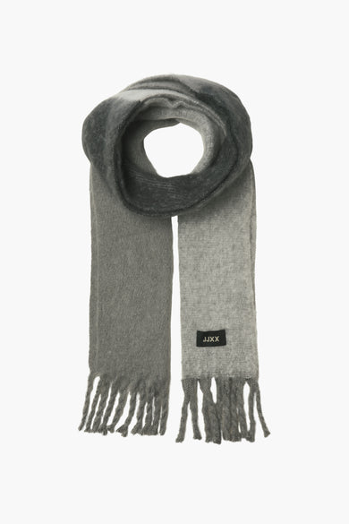 Chapeau d'hiver gris de JJXX avec franges et un dessus plus foncé.