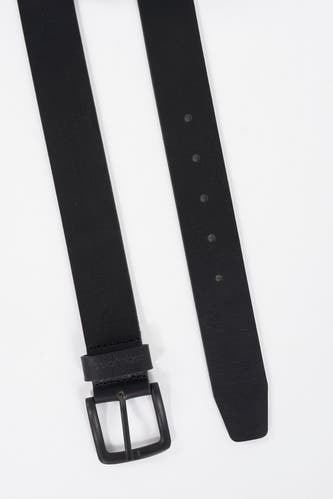 Ceinture noire d'ACCESSORIES BY JACK & JONES, avec une boucle métallique et des trous sur toute la longueur.