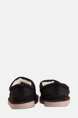 Chaussons noirs d'ACCESSORIES BY JACK & JONES, avec une semelle beige et un rembourrage doux, vue de l'arrière.