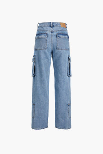 Jean bleu droit de JJXX, avec des poches cargo sur les côtés, vu de derrière.