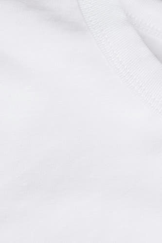 T-shirt blanc à manches courtes de JJXX, vue rapprochée du tissu et de la ligne de col tricotée.