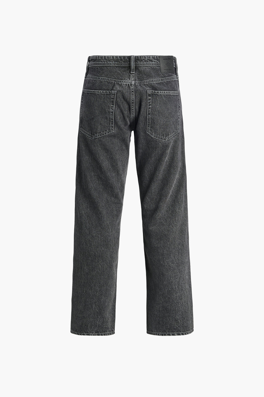 Jean délavé noir de JACK & JONES, avec des poches arrière et une étiquette en cuir.