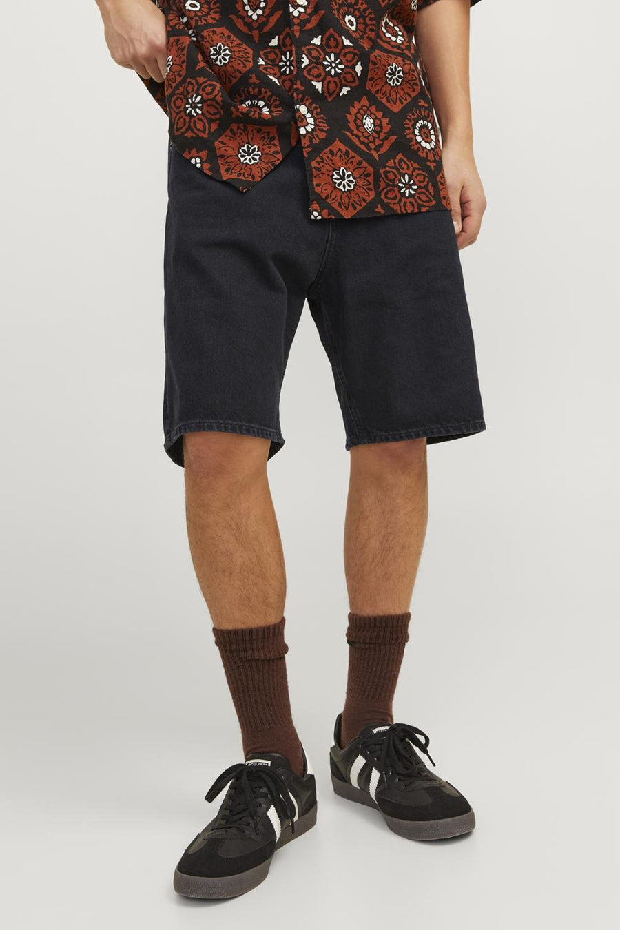 Short - black denim